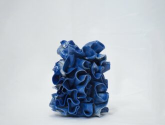 Iris Vase in porcelain